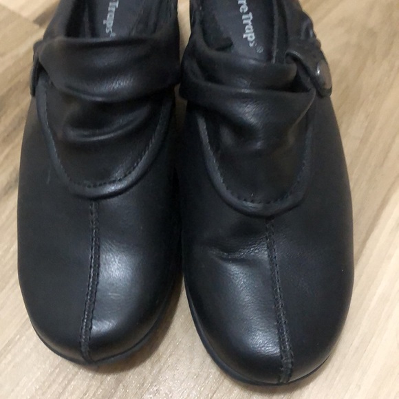 BEAR TRAPS CLOG BLACK LEATHER SHOES 1 1/2” heel In new condition - Picture 3 of 5